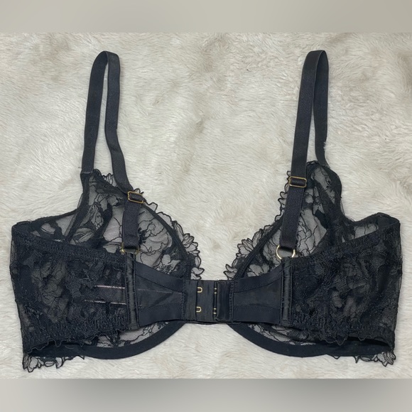 Victoria’s Secret Unlined Low Cut Demi Lace Bra - Picture 2 of 3